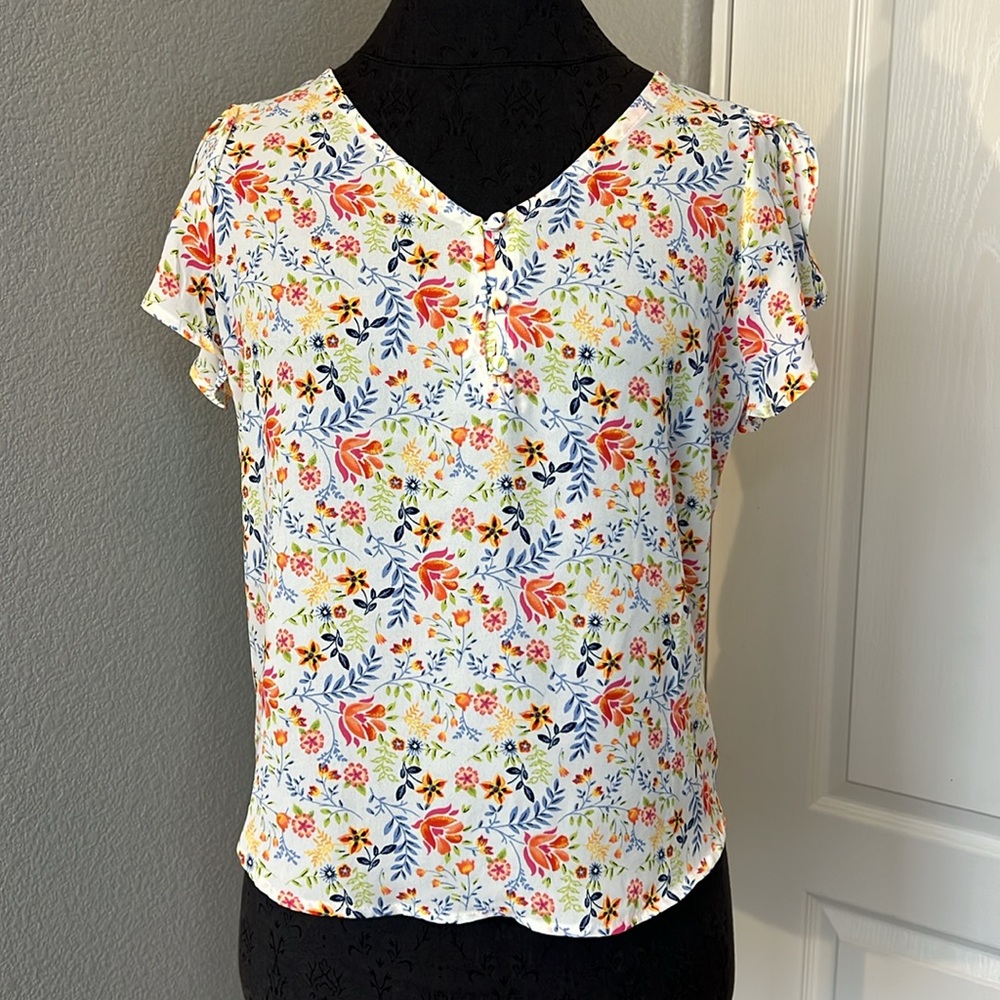 Active USA Floral Flutter Sleeve Short Sleeve Blouse Size Small NEW
